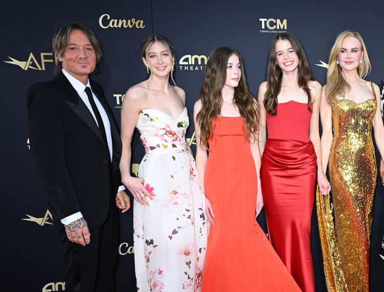 En robes « grand soir », Nicole Kidman et ses filles font sensation pour leur premier tapis rouge