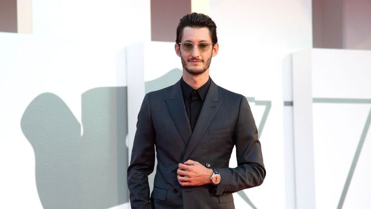 Pierre Niney, harcelé sur un plateau de tournage : « J’étais le souffre-douleur »
