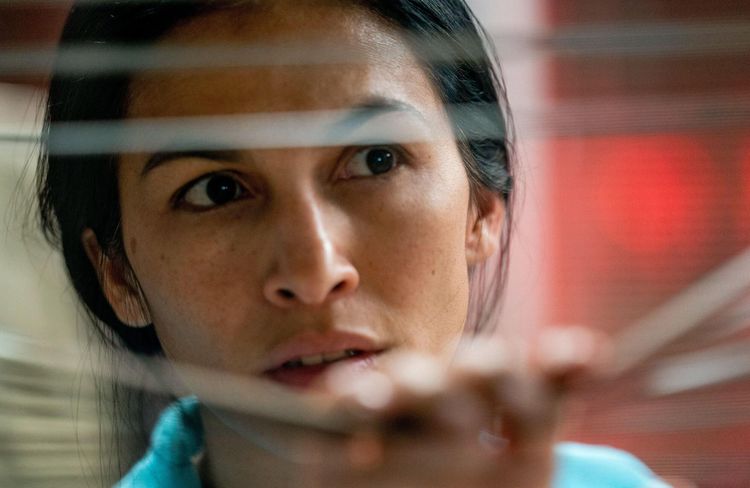 « The Cleaning Lady  » : c’est quoi cette série thriller psychologique devenue une obsession sur Netflix ?