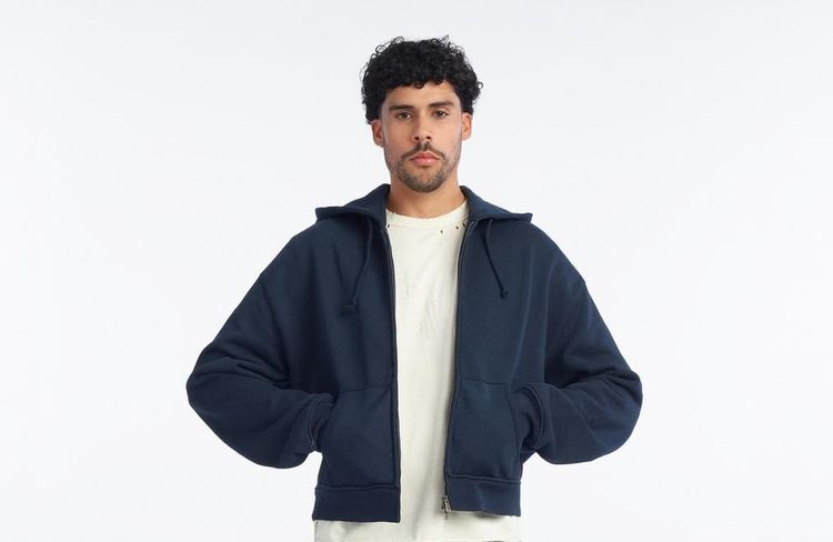 Pour sa collection avec Zara, Bad Bunny choisit son petit frère comme mannequin