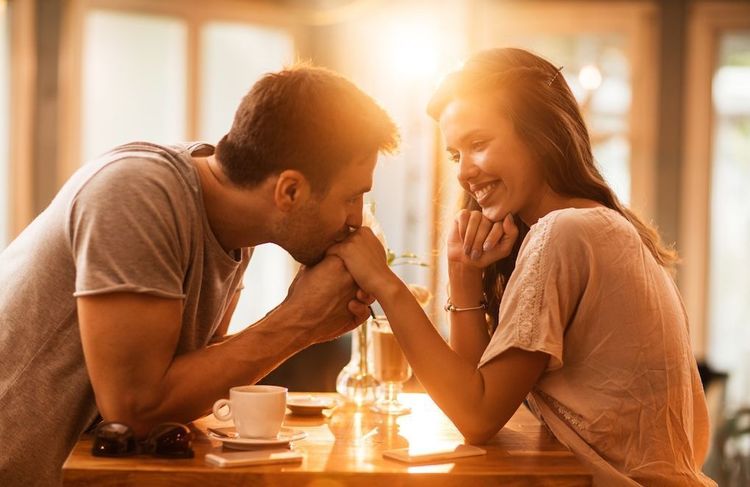 Ce critère qui n’est pas lié au physique chez une femme est essentiel pour 57 % des hommes célibataires