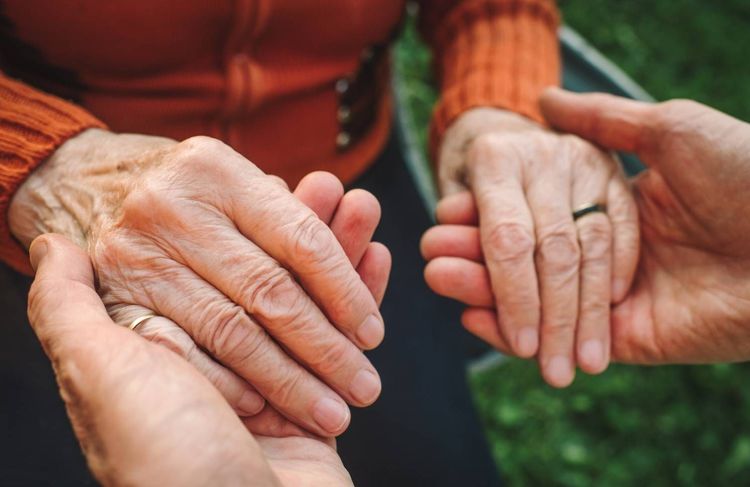 Fin de vie : les malades d’Alzheimer resteront exclus du dispositif de l’aide à mourir