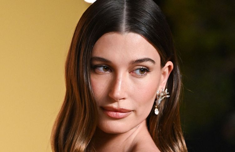 Ce geste beauté à bannir selon la maquilleuse de Dua Lipa et Hailey Bieber