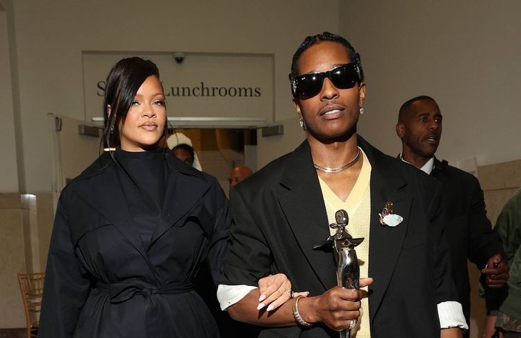 Rihanna : sa demeure visée par des coups de feu à Los Angeles, une femme interpellée