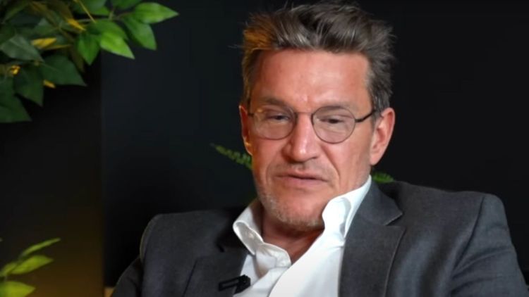 Benjamin Castaldi réagit en direct aux propos de son meilleur ami concernant sa femme : "Qu'est-ce que t'es moche"