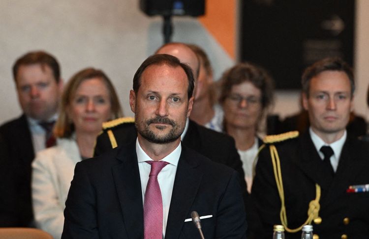 Le prince Haakon de Norvège brise le silence sur son beau-fils Marius, inculpé pour viols