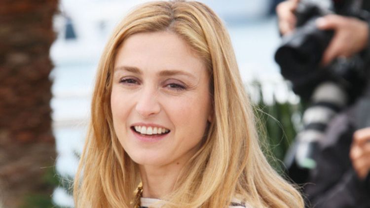 Julie Gayet femme de Hollande, son aveu à 52 ans : "On le sait peu mais je suis…