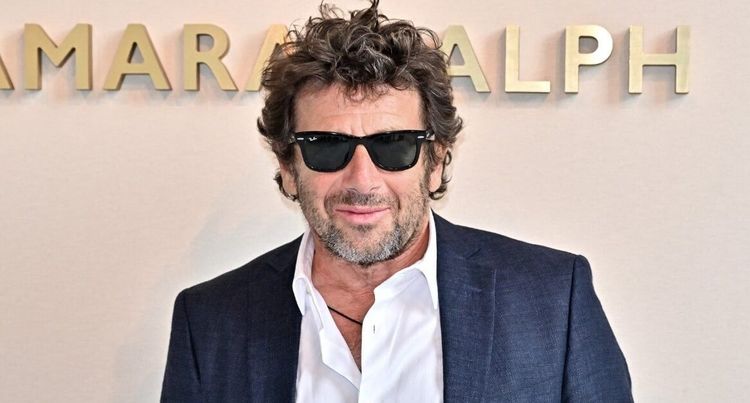 Patrick Bruel : vendus entre 12 et 46€, ces soins à l'huile d'olive rendent votre peau "belle et protégée"