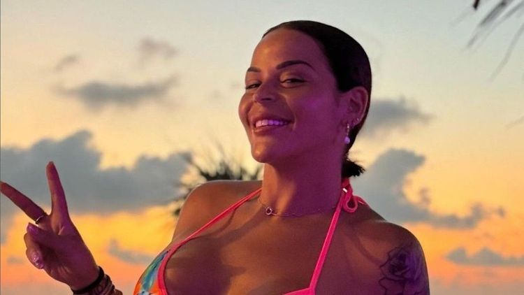 Sarah Fraisou dévoile un ventre plus plat que plat dans une lingerie qui ne cache rien