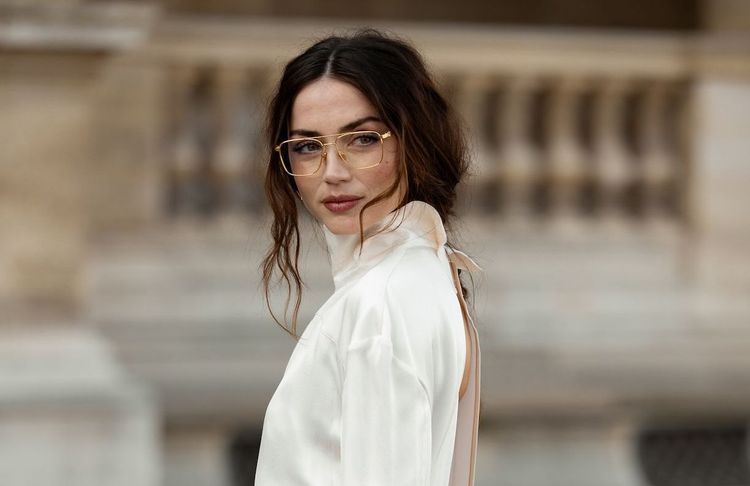 « Moi depuis que j’ai compris que j’avais des fashion boobs » : la tendance TikTok qui célèbre les petites poitrines