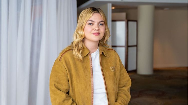 Louane, 28 ans, évoque sans honte son passé : "Je le déconseille, mais à 16 ans, je me suis…"