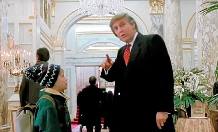 "Ils m'ont supplié" : 32 ans après, Donald Trump rétablit la vérité sur Maman j'ai encore raté l'avion