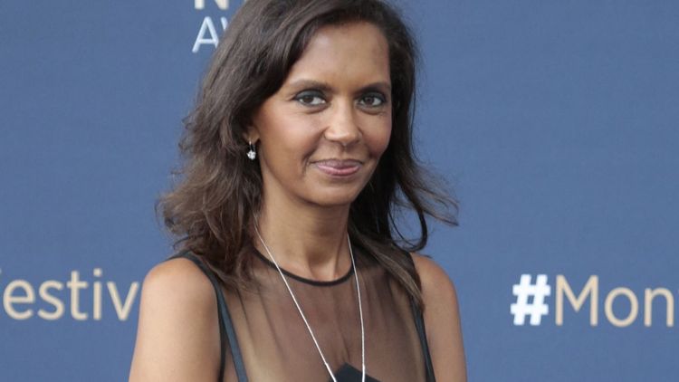 “Qu’il ne soit pas impressionné par ce que je suis…” : Karine Le Marchand cash sur ce qu’elle recherche chez un homme