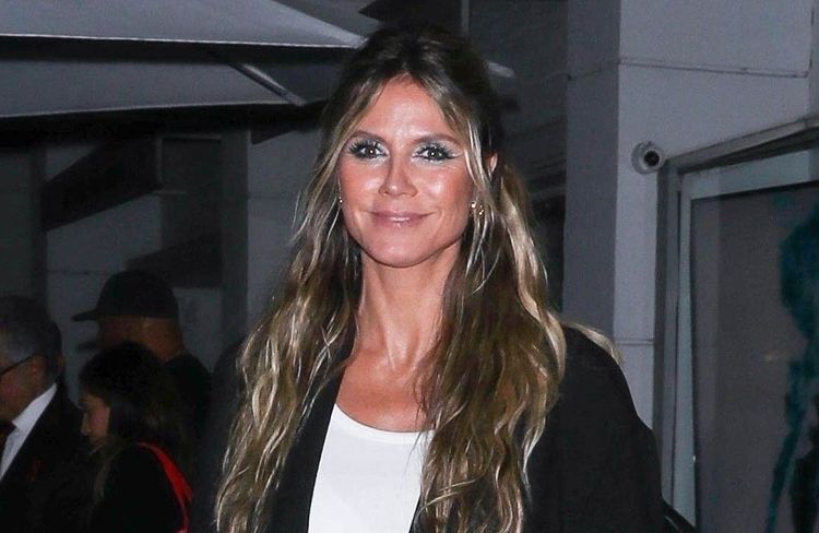 Heidi Klum adopte le look « very demure » et apparaît métamorphosée