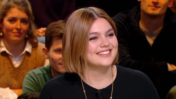"Je sais que vous faites votre travail..." : Louane recadre un agent de sécurité en plein concert à Lille