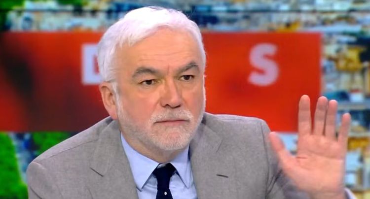 Pascal Praud sans langue de bois sur la prostitution : "Arrêtez d'emmerder les Français !"
