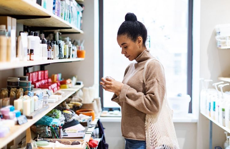 Soins anti-âge, lotion et masque : ces produits de beauté sont rappelés pour risques microbiologiques