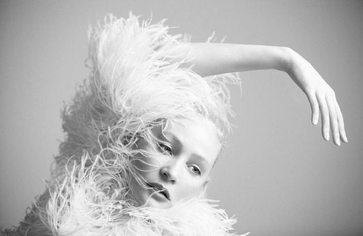 Qui était Melanie Ward, célèbre styliste et muse des créateurs de mode ?