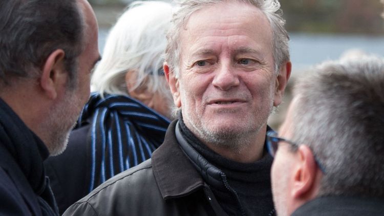 Francis Huster cash sur la raison de son célibat après cinq demandes en mariage : “C’est impossible de vivre avec un mec comme moi !”