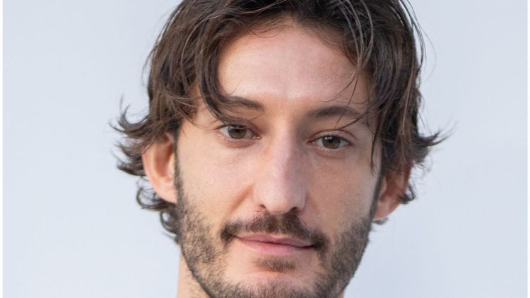 Pierre Niney face au Papotin : confidences inattendues sur sa vie de couple et sa sexualité, "Pas gay mais..."