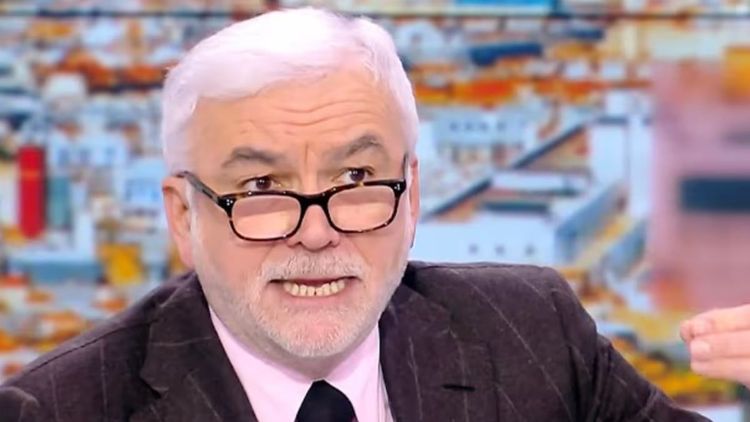 Pascal Praud étrillé par l'entourage de Claude François après un dérapage : "Mon père avait les gens comme vous en horreur..."