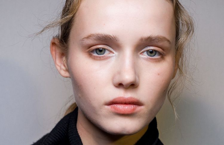 Comment bien appliquer son baume à lèvres pour une bouche plus pulpeuse ?