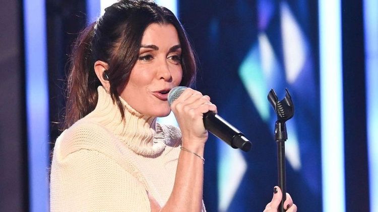 Jenifer tête en l'air : sa bourde lors du dernier concert des Enfoirés qu'elle n'est pas près d'oublier
