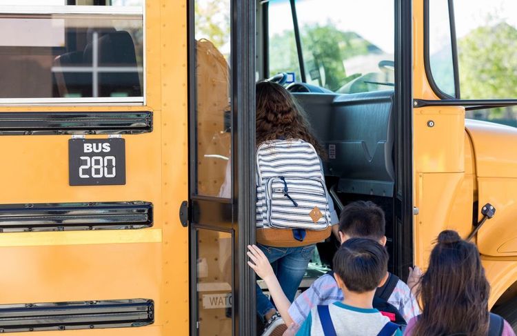 1 an de prison ferme pour le chauffeur de bus accusé d'agressions sexuelles sur 35 enfants