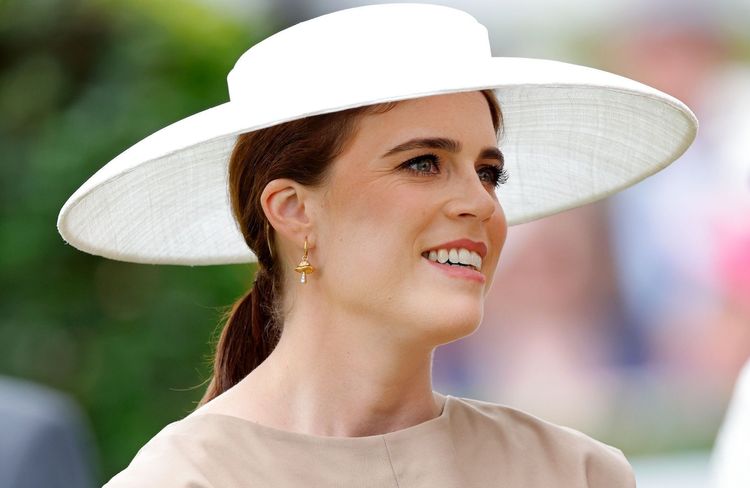 La princesse Eugenie annonce sa troisième grossesse avec un adorable cliché de ses fils