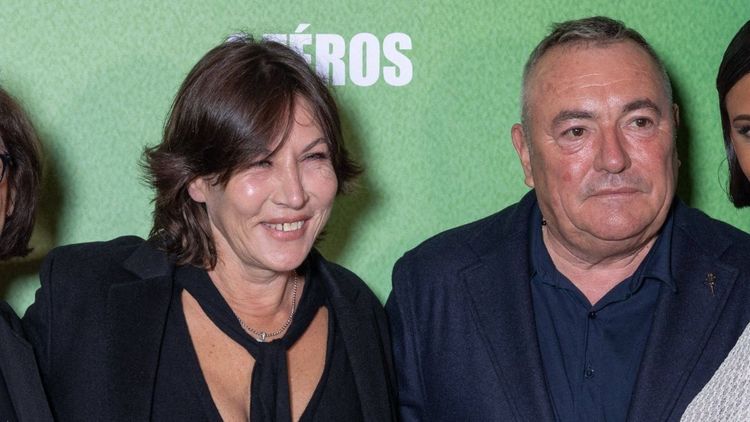 “Elle m’envoie une tarte” : Fabien Onteniente, le réalisateur de Camping et ex de Mathilde Seigner, raconte cette violente dispute avec l’actrice