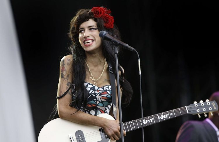 Amy Winehouse : son père Mitch attaque en justice deux de ses anciennes amies