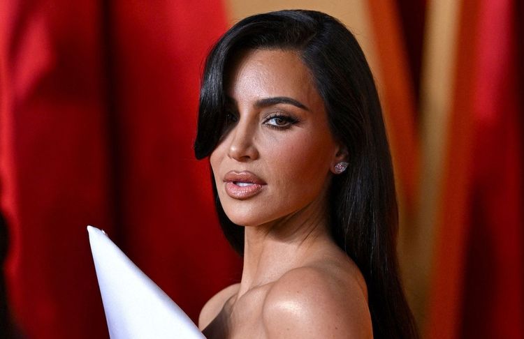 Qui est cet homme avec qui Kim Kardashian a flirté durant l’after party des Oscars 2024 ?