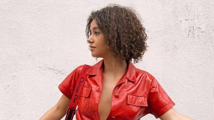 "Il était temps d’ouvrir un nouveau chapitre" : Léna Situations dévoile son nouveau livre et une nouvelle coupe de cheveux !