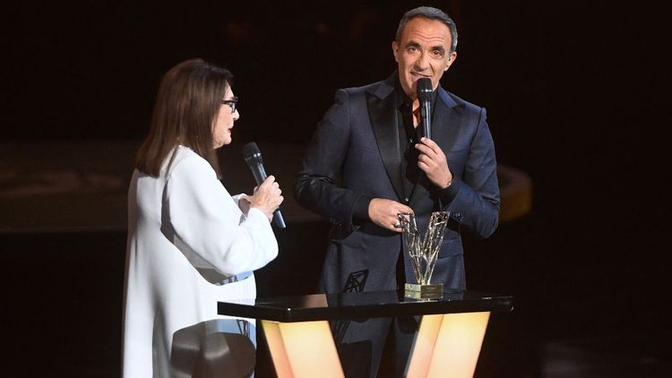 "Tu me chauffes, moi j’y vais" : Nikos Aliagas crée la surprise aux Victoires pour Nana Mouskouri