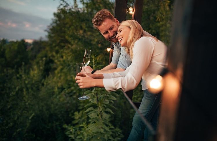 Qu’est-ce que le « love-loreing », cette tendance dating qui émerge à l’horizon 2026 ?