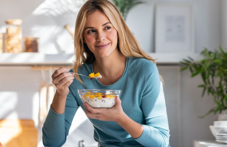 Nutrition : le « Three Bite Rule » fait le buzz sur les réseaux mais inquiète par sa radicalité