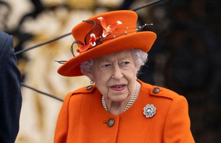 Elisabeth II atteinte d’un cancer ? Les révélations de Boris Johnson sur les causes de son décès