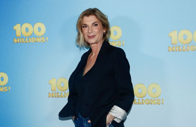 Michèle Laroque, impressionnante dans le rôle d'Yvette dans Emily in Paris