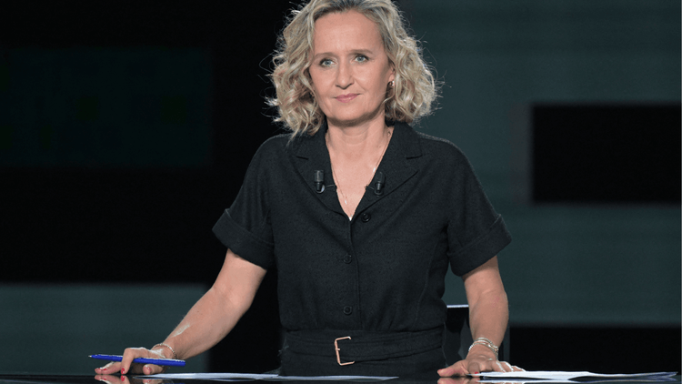Caroline Roux (53 ans) : des téléspectateurs obsédés par ses pieds, elle balance "Oui, et j’avoue"
