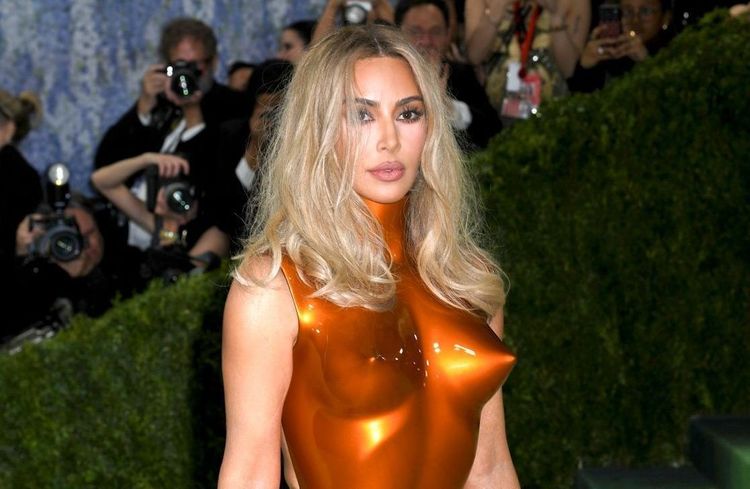Kim Kardashian dévoile une vidéo inédite avec son compagnon Lewis Hamilton en pleine balade