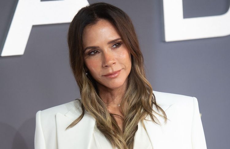 Victoria Beckham faite Chevalier des Arts et des Lettres à Paris, au coeur des tensions avec son fils Brooklyn