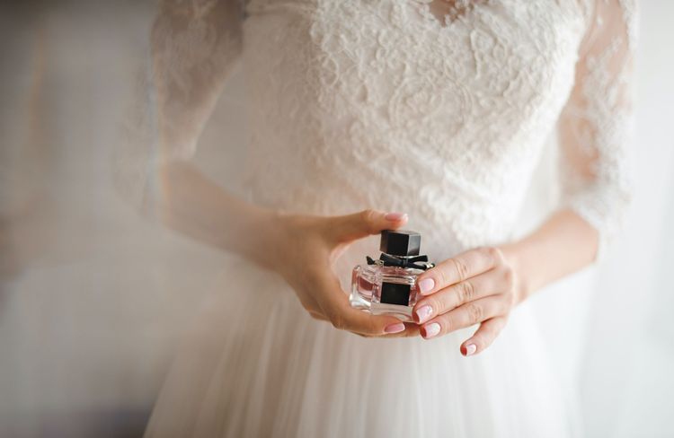 Mariage : 3 astuces de pro pour faire tenir son parfum le jour J
