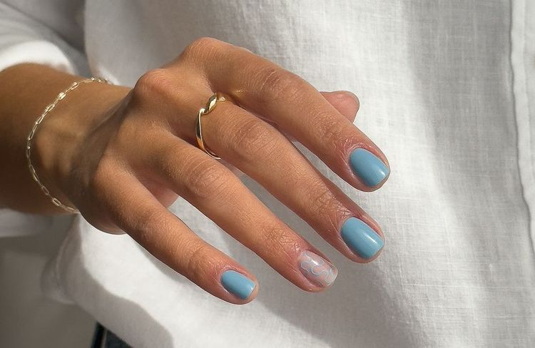 Cette couleur de vernis à ongles s’annonce comme l’une des plus populaires de l’été