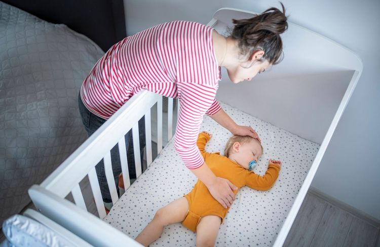 Remplacer le congé parental par un congé de naissance : ce que cela changerait