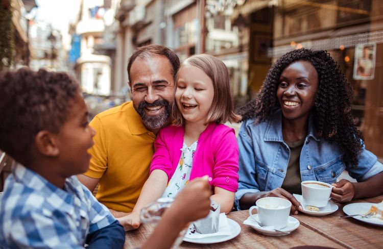 Comment répartir les dépenses  dans une famille recomposée ?