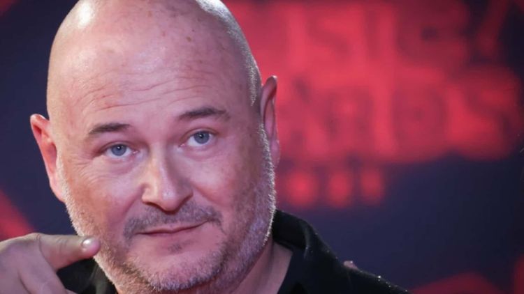 "500 000 euros et je..." : une accusatrice de Cauet piégée dans un échange de SMS qui en dit long !