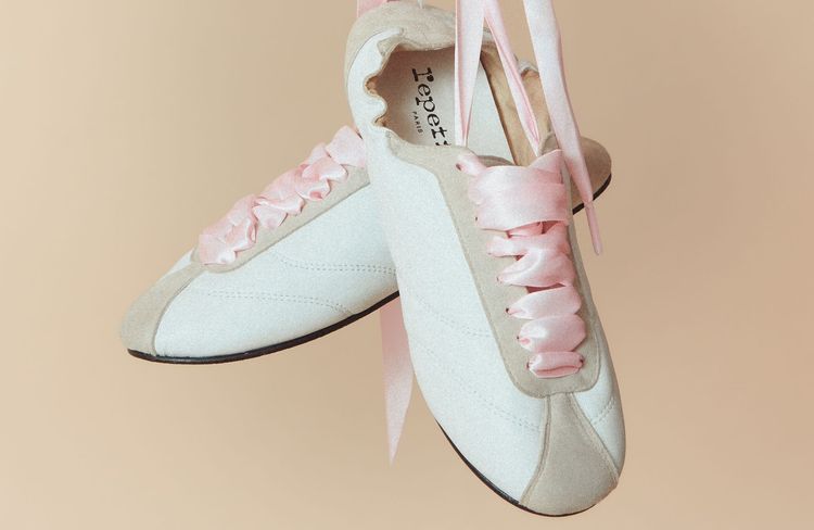 La marque Repetto surprend en réinventant sa ballerine culte en basket de ville