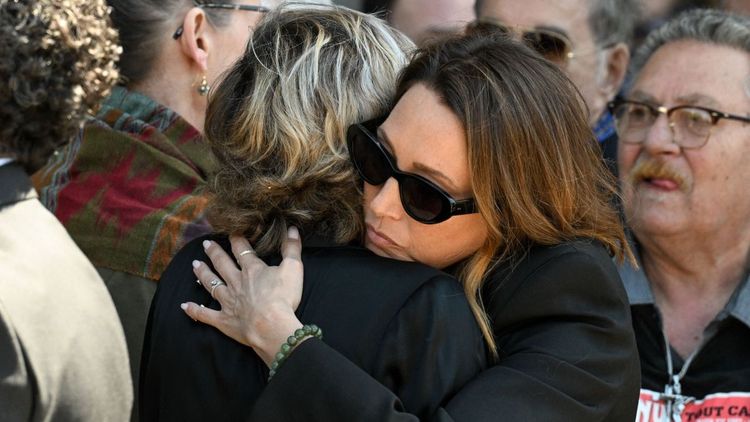 Ce geste déchirant de Laura Smet aux obsèques de Nathalie Baye : "Ça traduit évidemment la…"