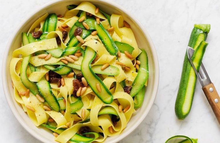 Je suis journaliste cuisine et voici mes trois recettes préférées de tagliatelles de courgettes