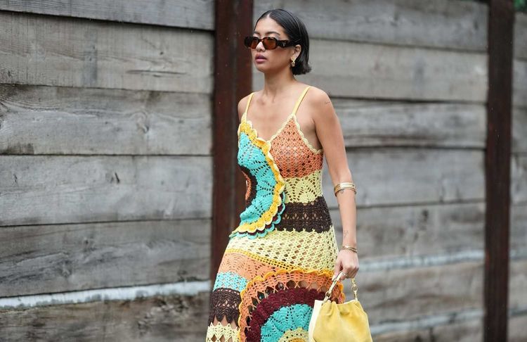 Robe, sac, cardigan, bonnet : le crochet DIY devient l’inspiration mode de l’été sur TikTok